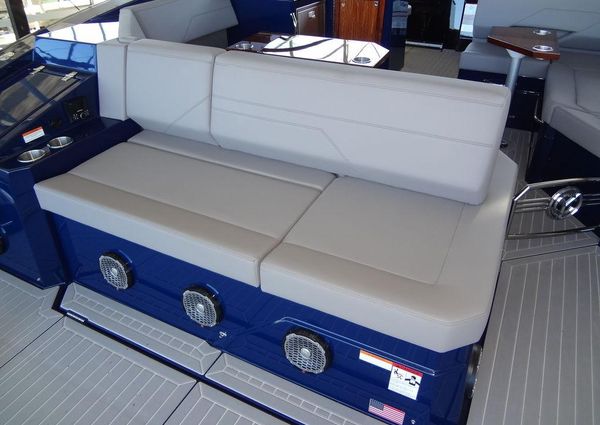 Cruisers Yachts 38 GLS I/O image