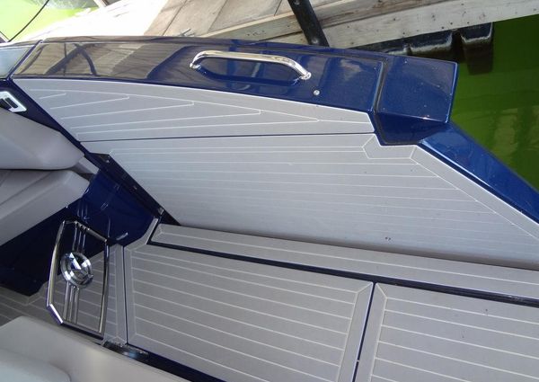 Cruisers Yachts 38 GLS I/O image