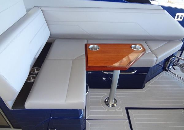 Cruisers Yachts 38 GLS I/O image