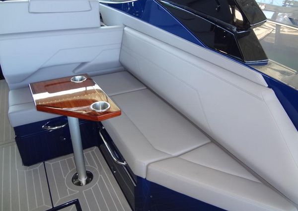 Cruisers Yachts 38 GLS I/O image