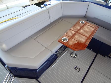 Cruisers Yachts 38 GLS I/O image