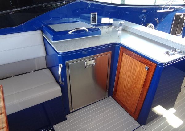 Cruisers Yachts 38 GLS I/O image