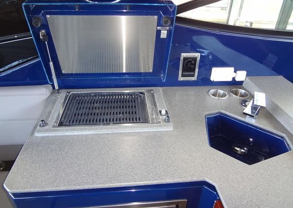 Cruisers Yachts 38 GLS I/O image