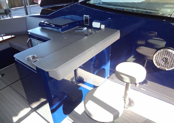 Cruisers Yachts 38 GLS I/O image