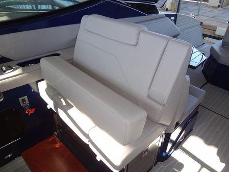 Cruisers Yachts 38 GLS I/O image
