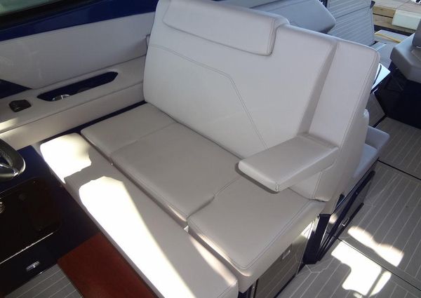 Cruisers Yachts 38 GLS I/O image