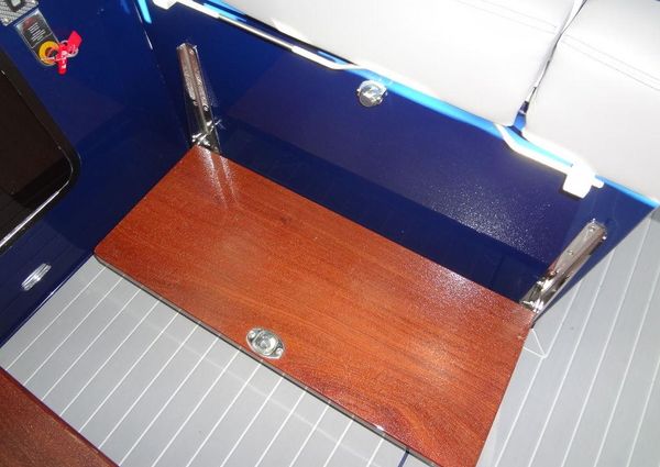 Cruisers Yachts 38 GLS I/O image