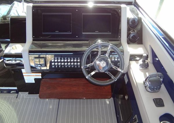 Cruisers Yachts 38 GLS I/O image