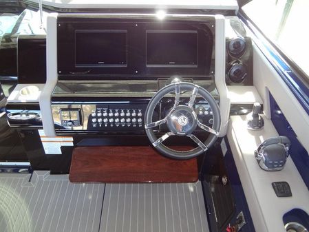 Cruisers Yachts 38 GLS I/O image