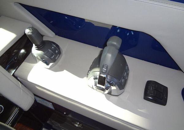 Cruisers Yachts 38 GLS I/O image