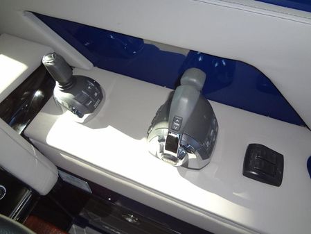 Cruisers Yachts 38 GLS I/O image