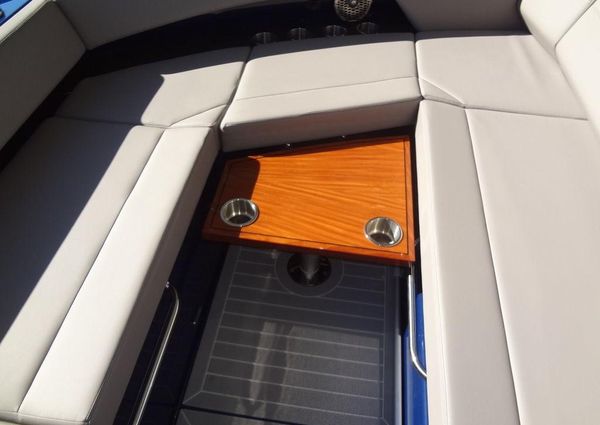 Cruisers Yachts 38 GLS I/O image