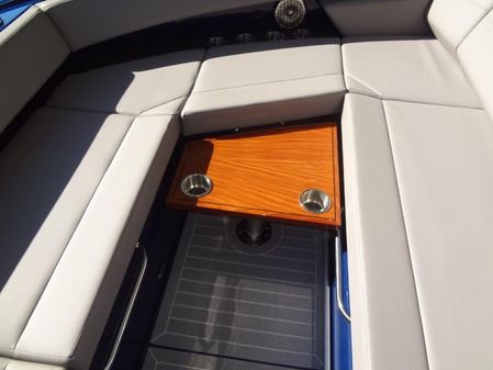 Cruisers Yachts 38 GLS I/O image