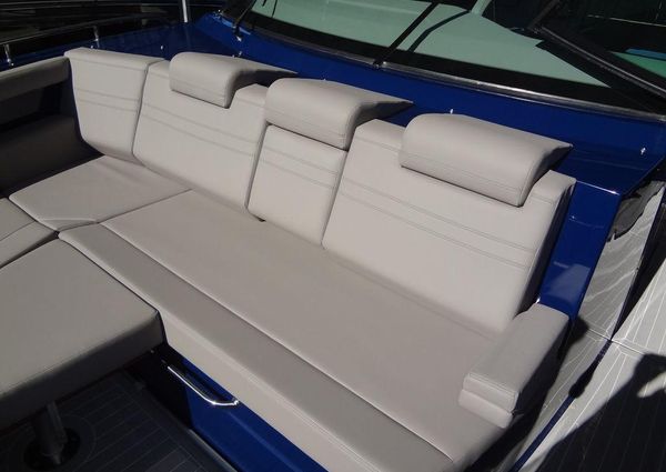 Cruisers Yachts 38 GLS I/O image