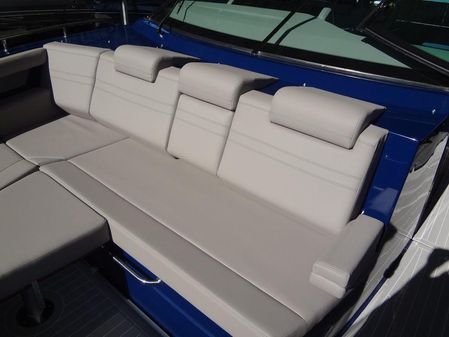 Cruisers Yachts 38 GLS I/O image