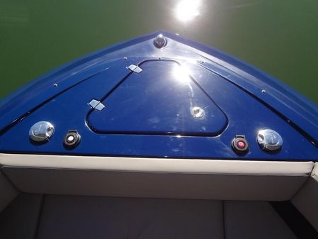 Cruisers Yachts 38 GLS I/O image