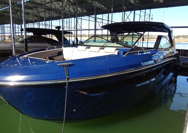 Cruisers Yachts 38 GLS I/O image