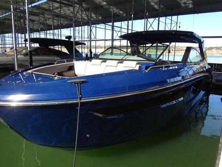 Cruisers Yachts 38 GLS I/O image