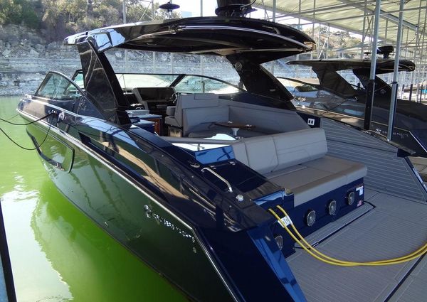 Cruisers Yachts 38 GLS I/O image