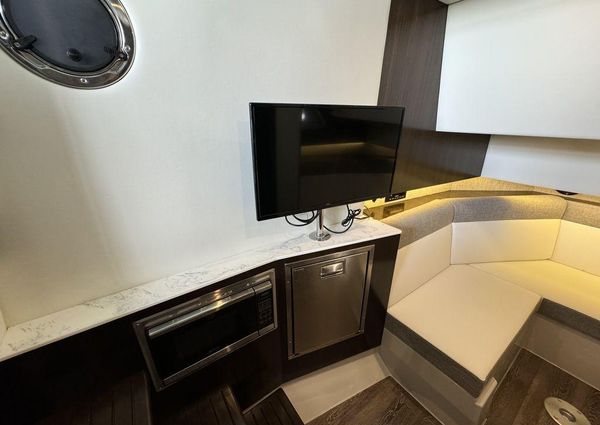 Cruisers Yachts 38 GLS I/O image