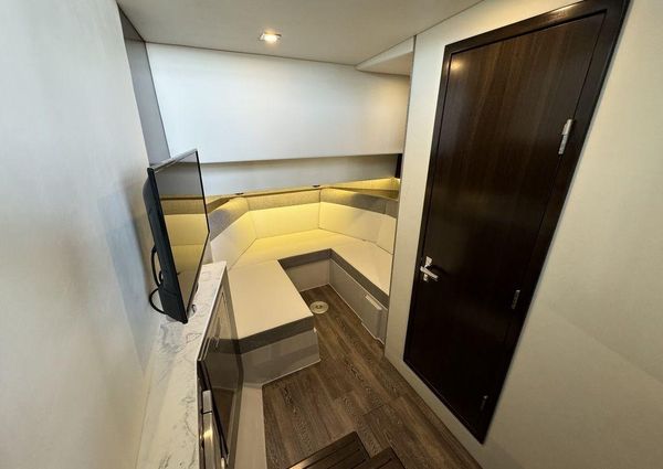 Cruisers Yachts 38 GLS I/O image