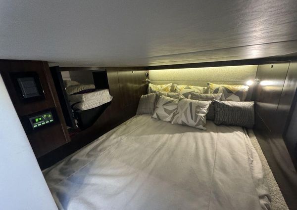 Cruisers Yachts 38 GLS I/O image