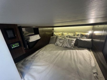 Cruisers Yachts 38 GLS I/O image