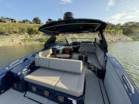 Cruisers Yachts 38 GLS I/O image