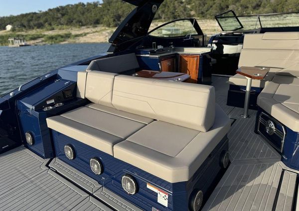 Cruisers Yachts 38 GLS I/O image