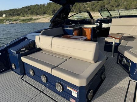 Cruisers Yachts 38 GLS I/O image