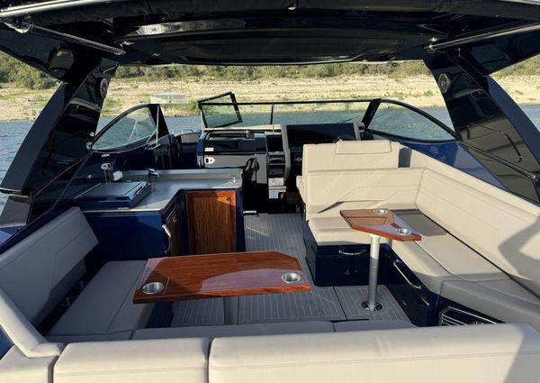 Cruisers Yachts 38 GLS I/O image