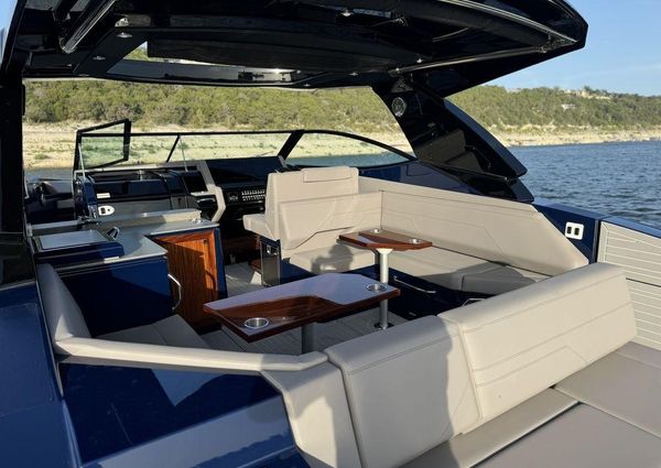 Cruisers Yachts 38 GLS I/O image