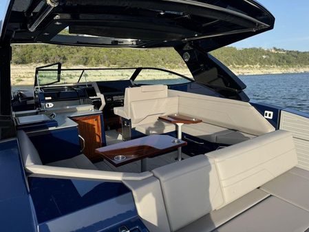 Cruisers Yachts 38 GLS I/O image