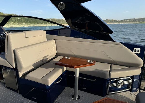 Cruisers Yachts 38 GLS I/O image