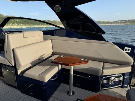 Cruisers Yachts 38 GLS I/O image