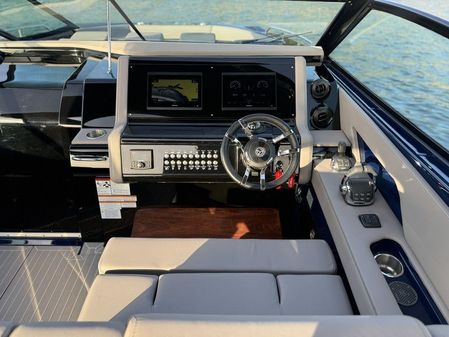 Cruisers Yachts 38 GLS I/O image