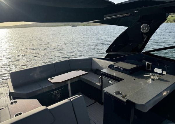 Cruisers Yachts 38 GLS I/O image