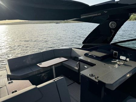 Cruisers Yachts 38 GLS I/O image