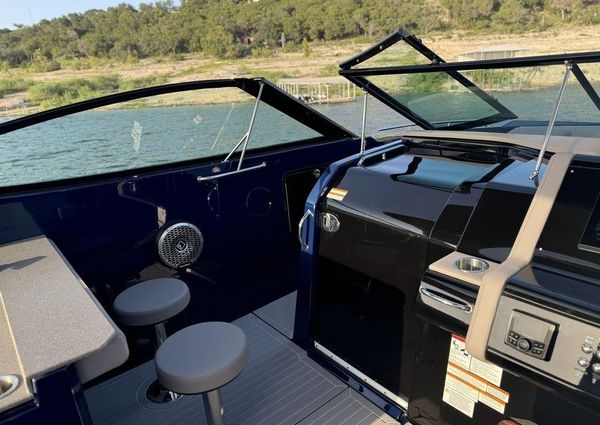 Cruisers Yachts 38 GLS I/O image