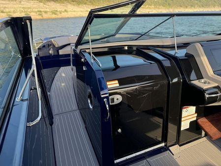 Cruisers Yachts 38 GLS I/O image