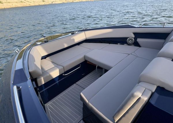 Cruisers Yachts 38 GLS I/O image