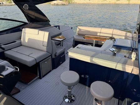 Cruisers Yachts 38 GLS I/O image