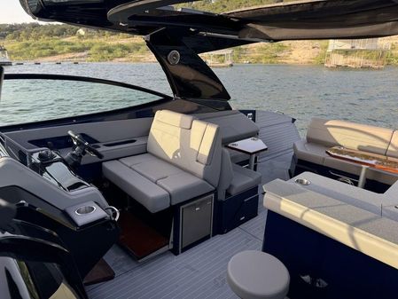 Cruisers Yachts 38 GLS I/O image