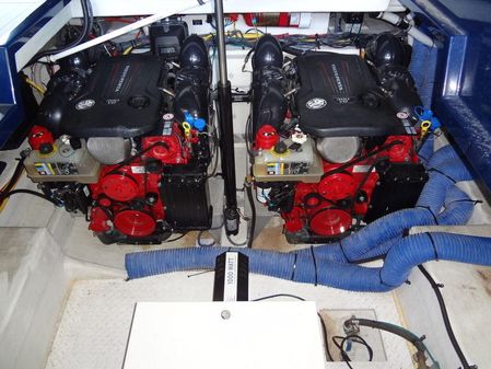 Cruisers Yachts 38 GLS I/O image