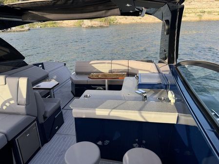 Cruisers Yachts 38 GLS I/O image