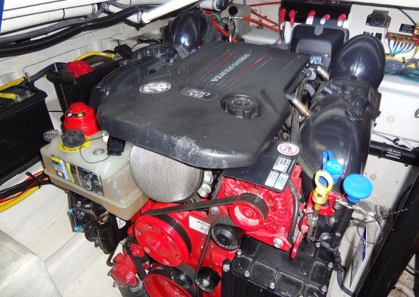 Cruisers Yachts 38 GLS I/O image