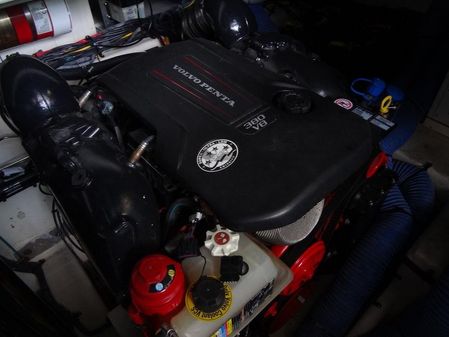 Cruisers Yachts 38 GLS I/O image