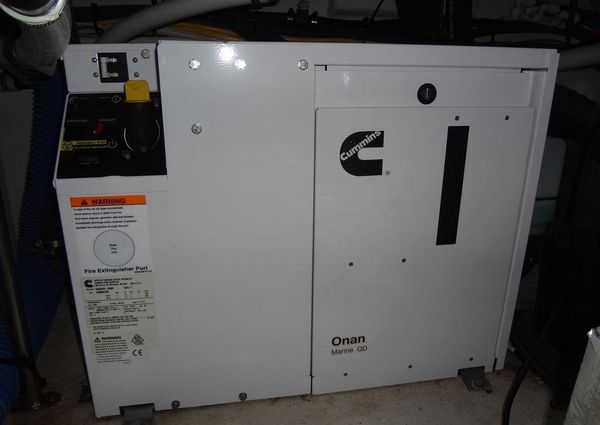 Cruisers Yachts 38 GLS I/O image