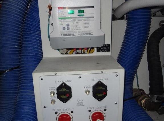 Cruisers Yachts 38 GLS I/O image