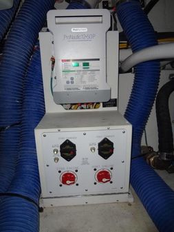 Cruisers Yachts 38 GLS I/O image